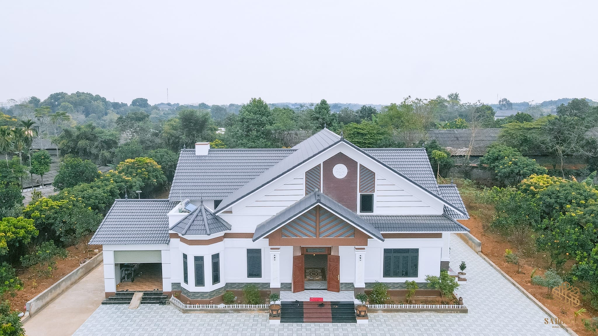 Thưởng thức kiến trúc đẹp mắt và tiện nghi hoàn hảo tại biệt thự vườn hiện đại do SaboHome thiết kế Hòa mình vào thiên nhiên và tận hưởng không gian sống tuyệt vời tại biệt thự vườn hiện đại của SaboHome